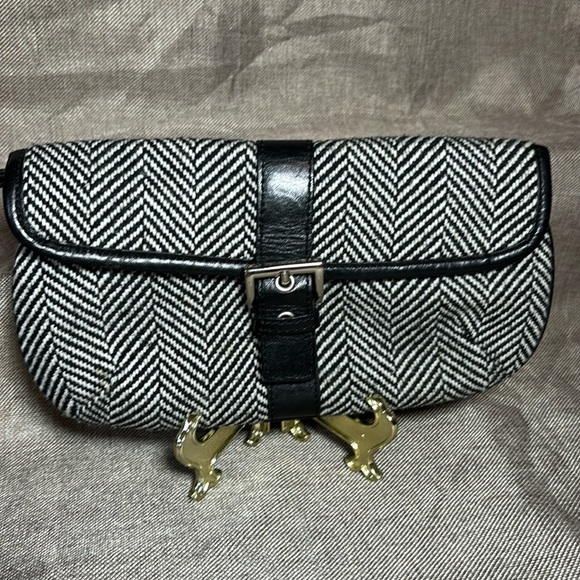 Banana Republic Clutch Wristlet Black White Chevron Pattern - Picture 1 of 5